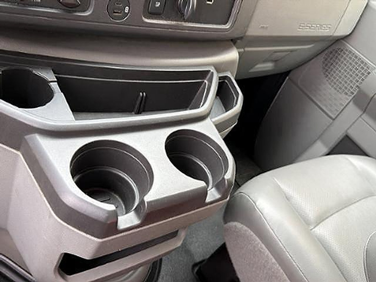 Used 2024 Ford E-450 and Econoline 450 Super Duty w/ Power Windows & Locks Group RWD image 10