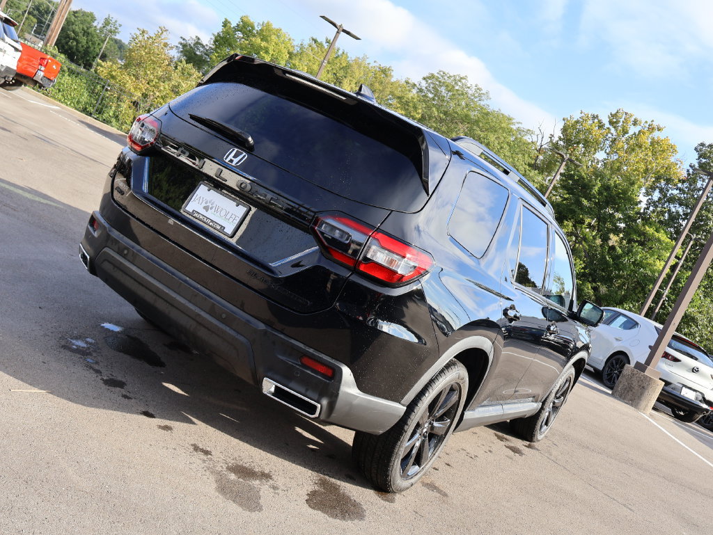 Certified 2025 Honda Pilot Black Edition image 7