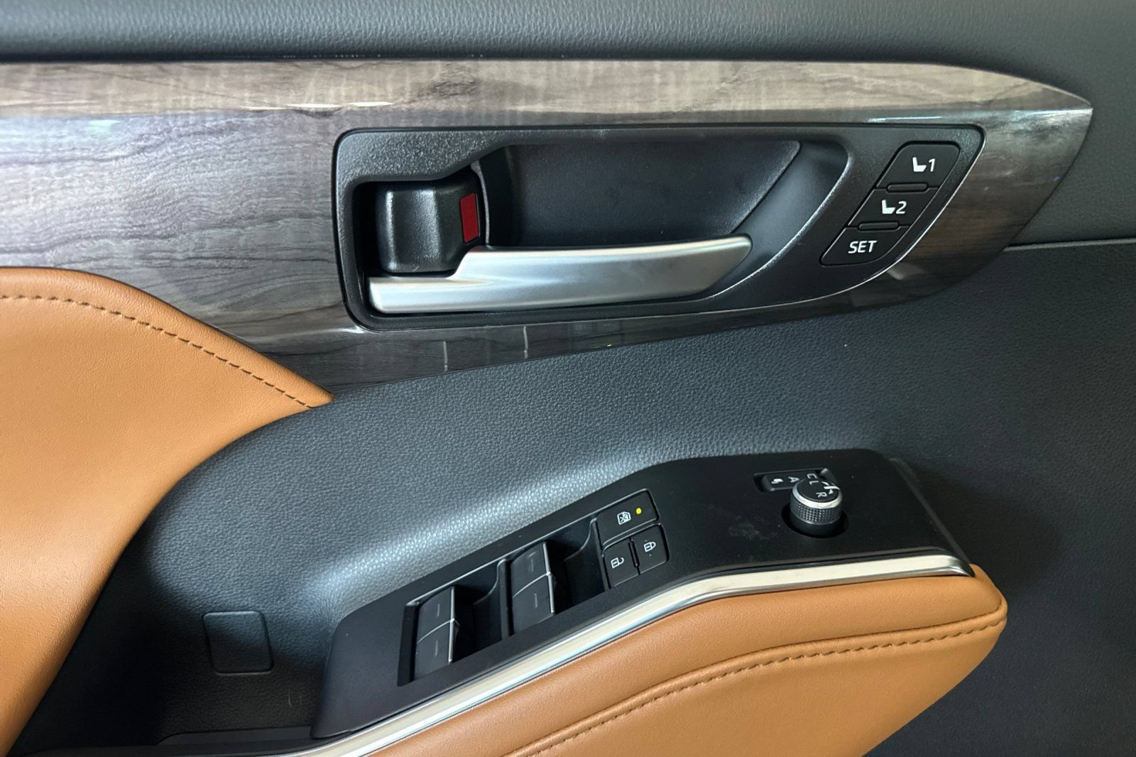 New 2026 Toyota Highlander Platinum AWD/4WD image 11