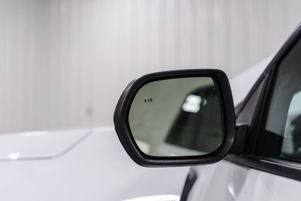 Used 2025 Chevrolet Equinox LT image 40