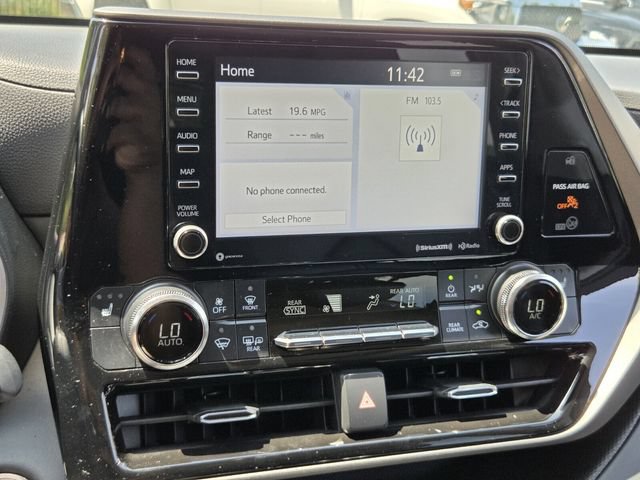 Used 2022 Toyota Highlander XLE AWD/4WD image 24