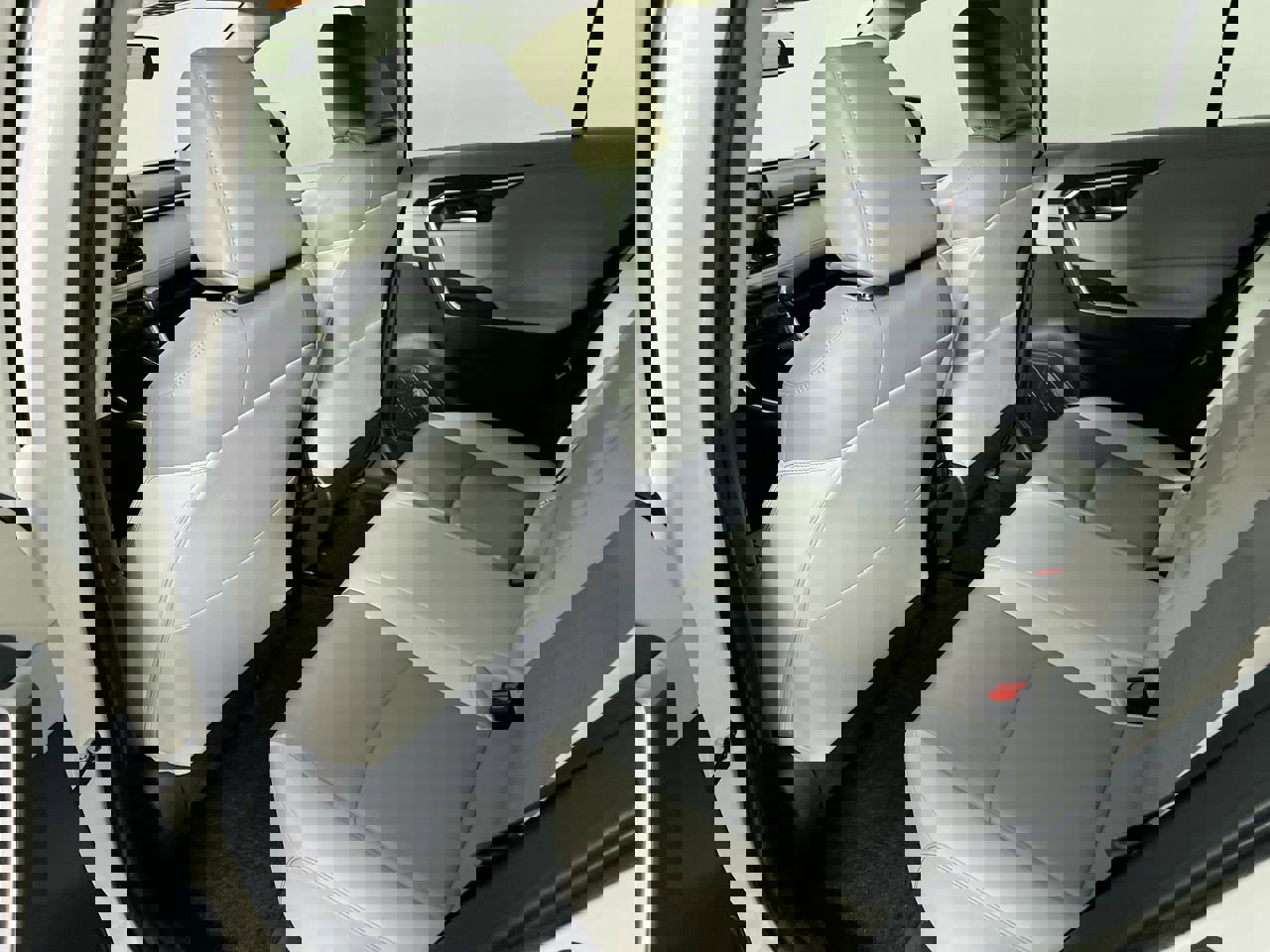 Used 2019 Toyota RAV4 XLE Premium image 25