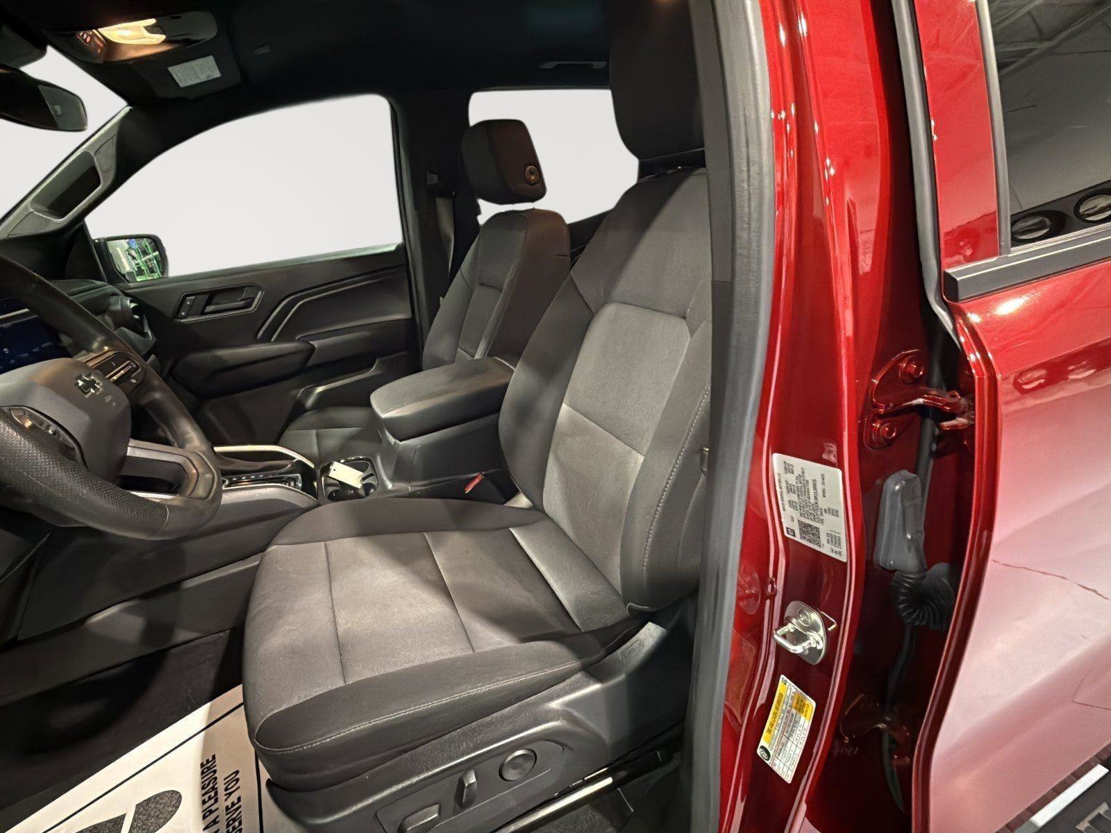 Used 2024 Chevrolet Colorado Trail Boss w/ Technology Package image 17