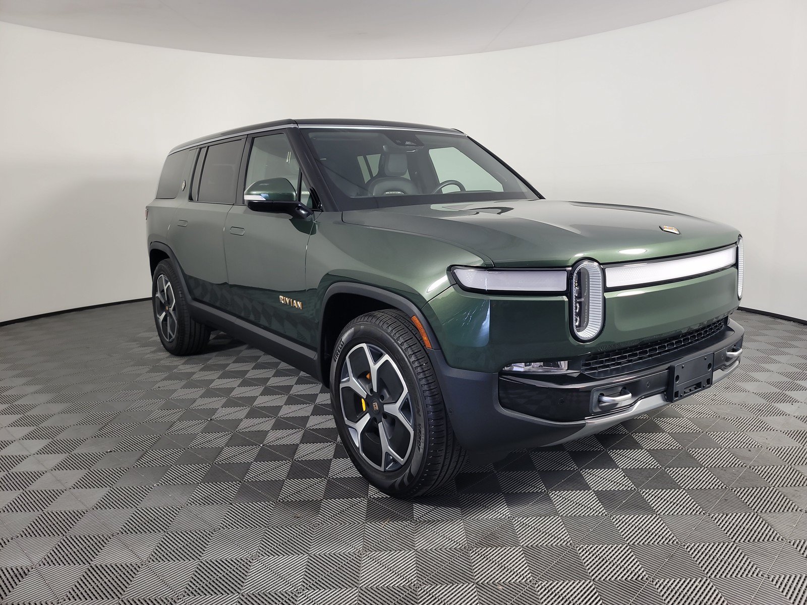 Used 2024 Rivian R1S Adventure AWD/4WD image 7