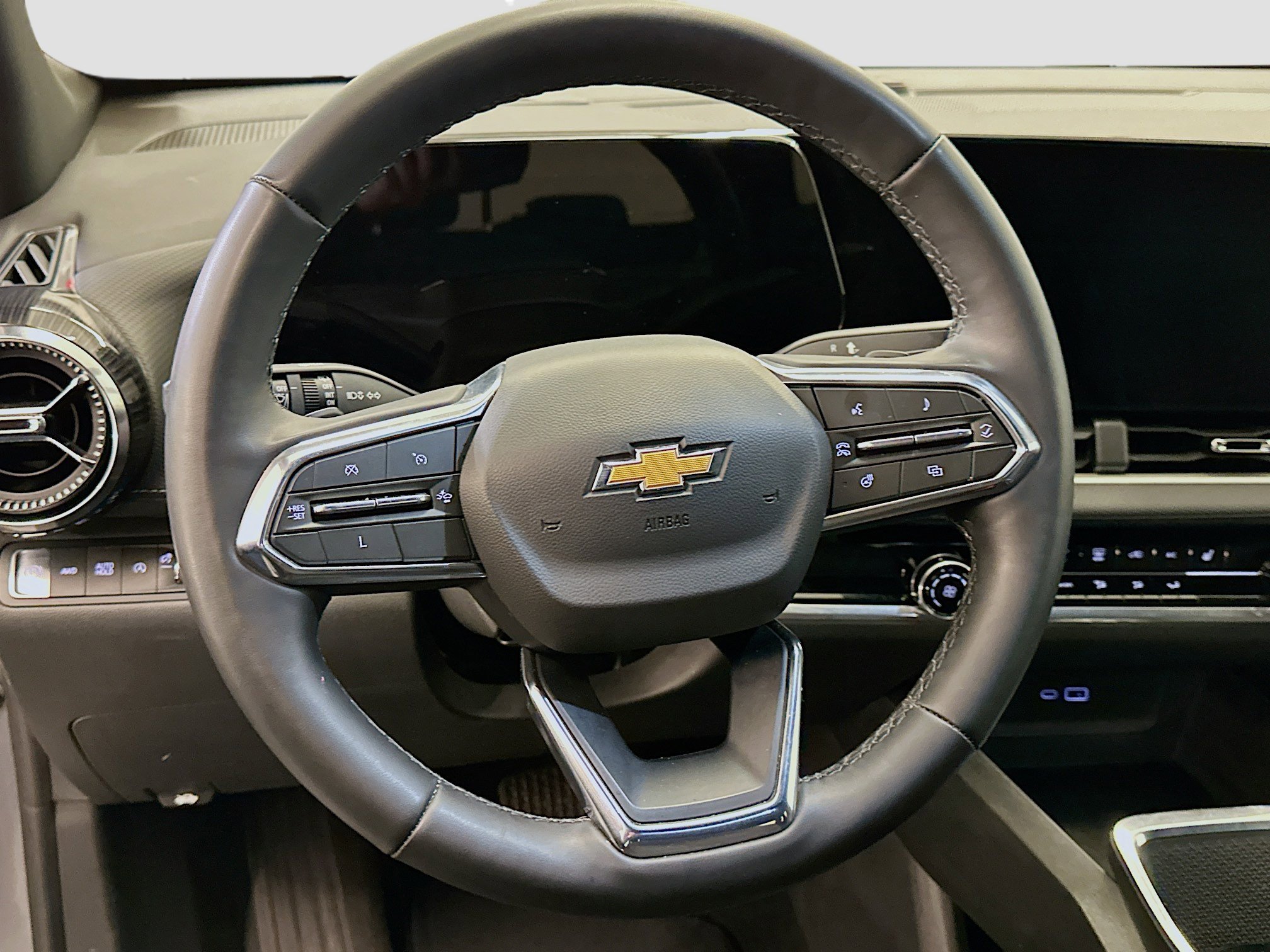Used 2025 Chevrolet Equinox LT AWD/4WD image 18