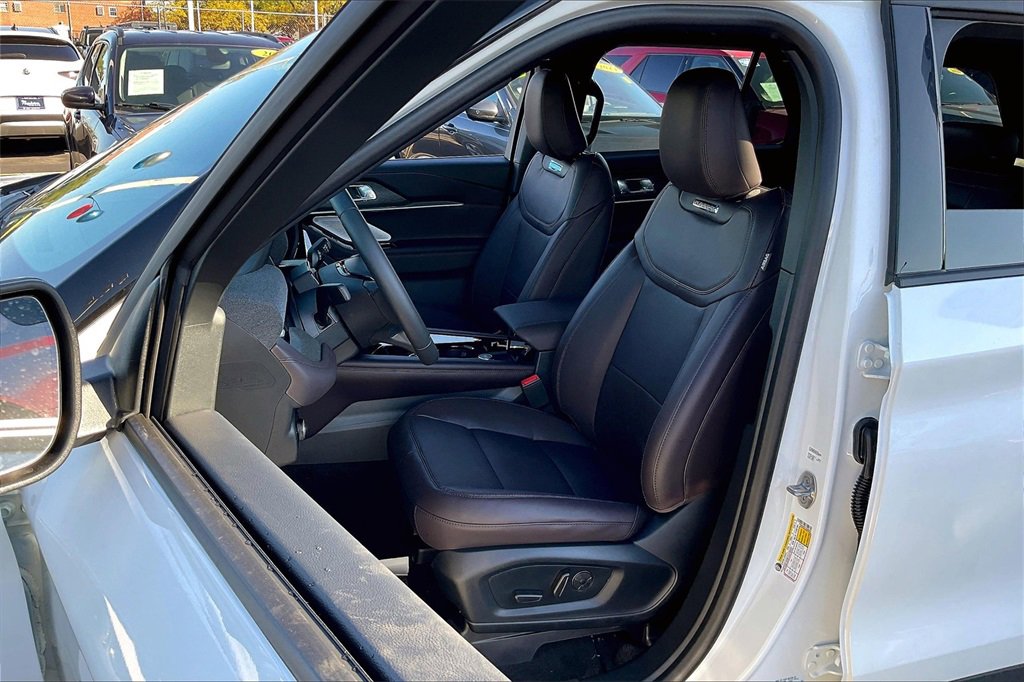 New 2026 Ford Explorer Platinum image 8