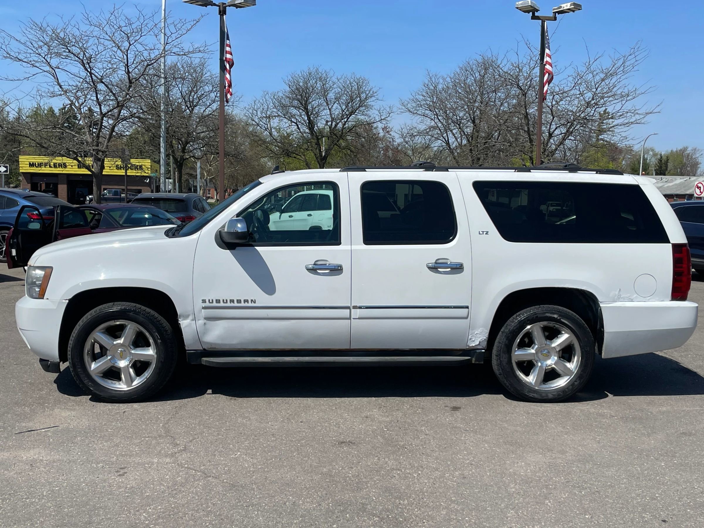 Used 2011 Chevrolet Suburban LTZ image 8