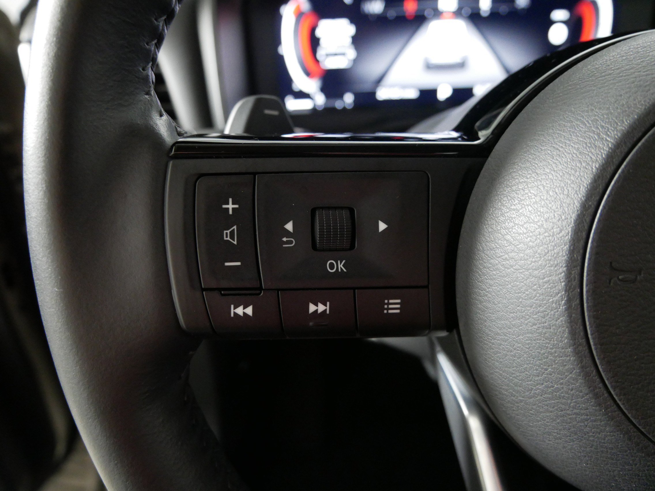 Used 2021 Nissan Rogue Platinum AWD/4WD image 27