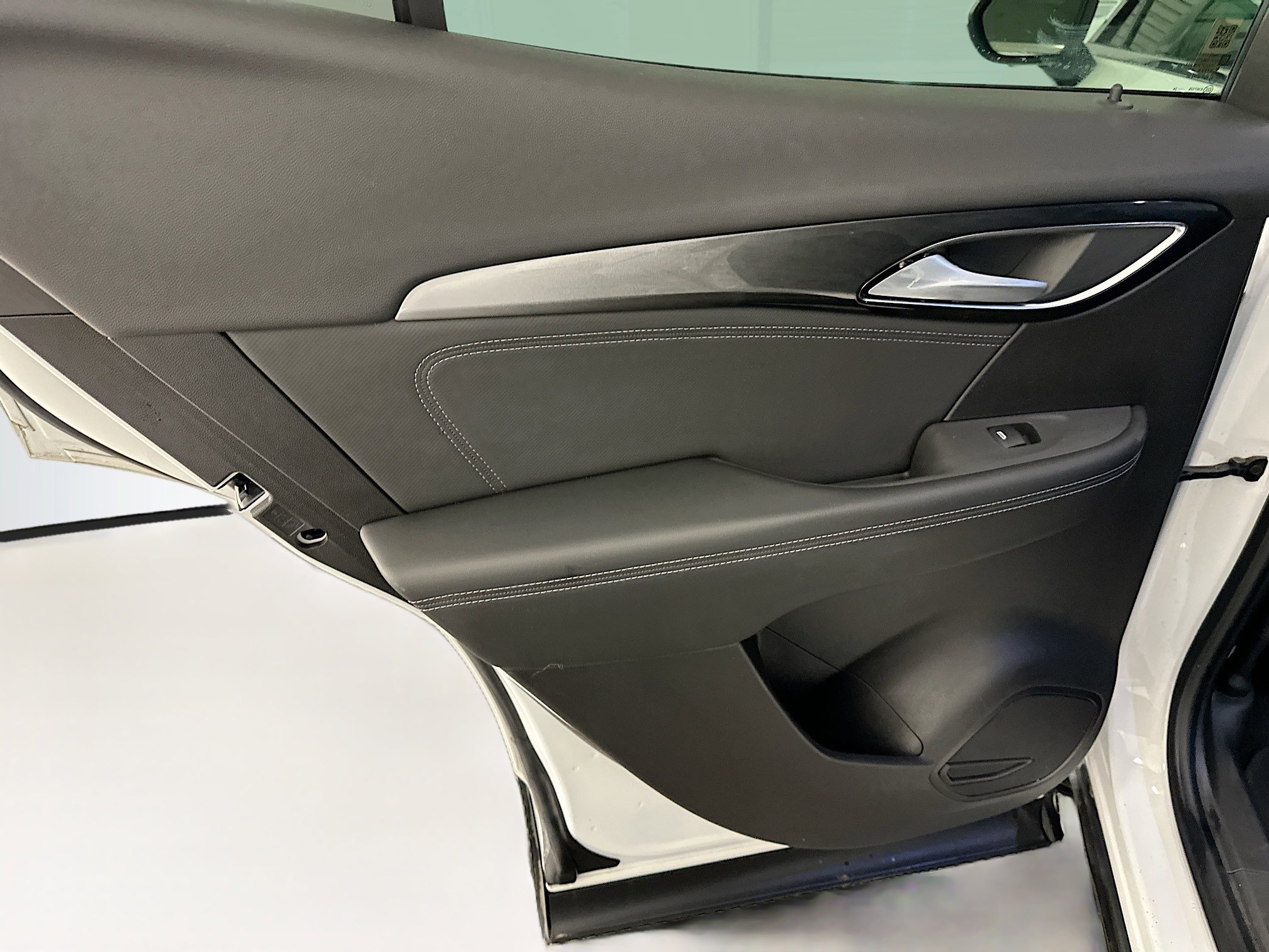 Used 2024 Buick Envision Preferred image 27