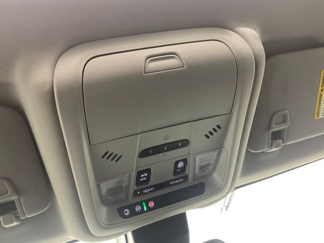 Used 2024 GMC Terrain SLT w/ Infotainment Package II image 18