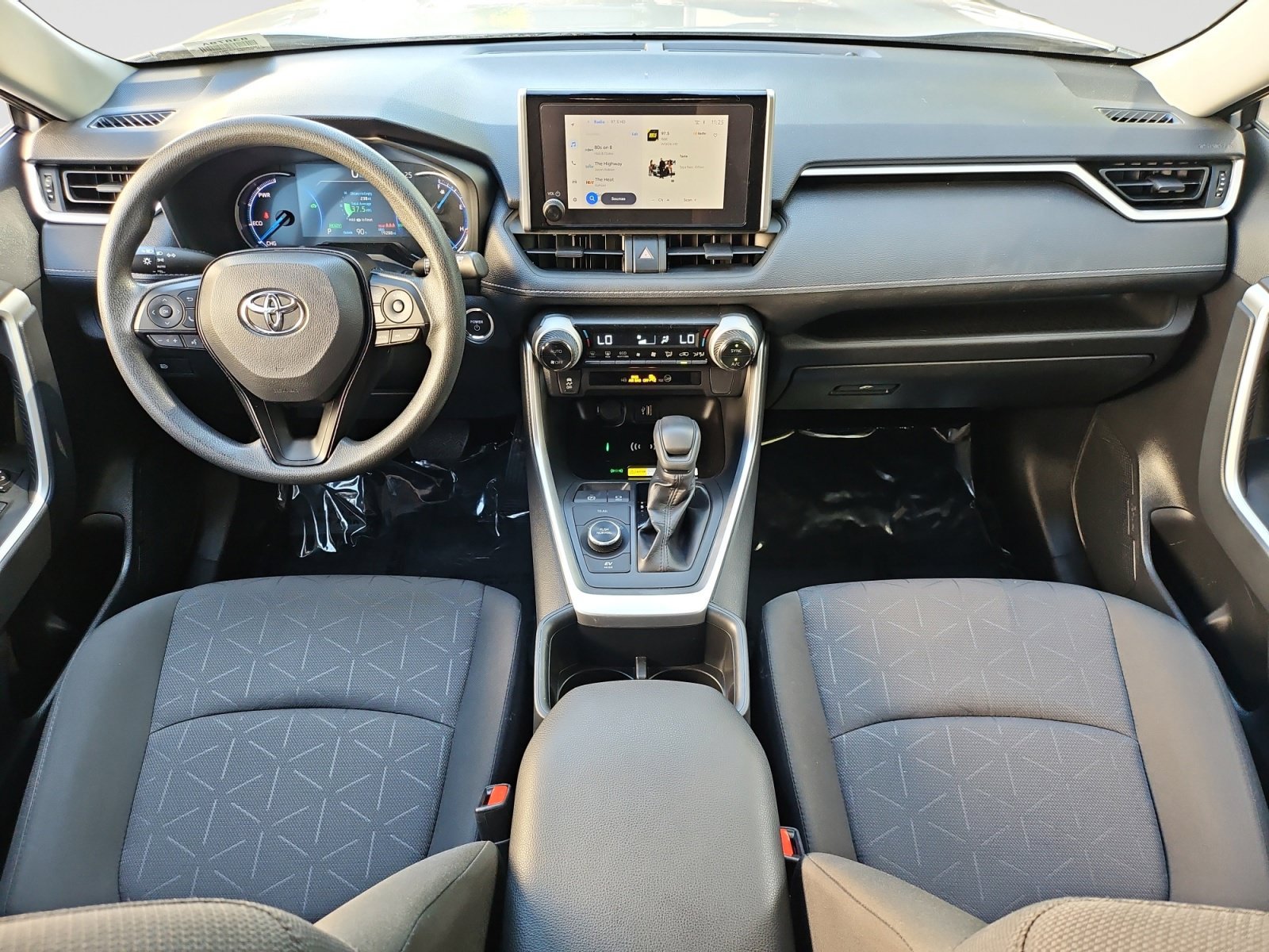 Used 2025 Toyota RAV4 XLE AWD/4WD image 16
