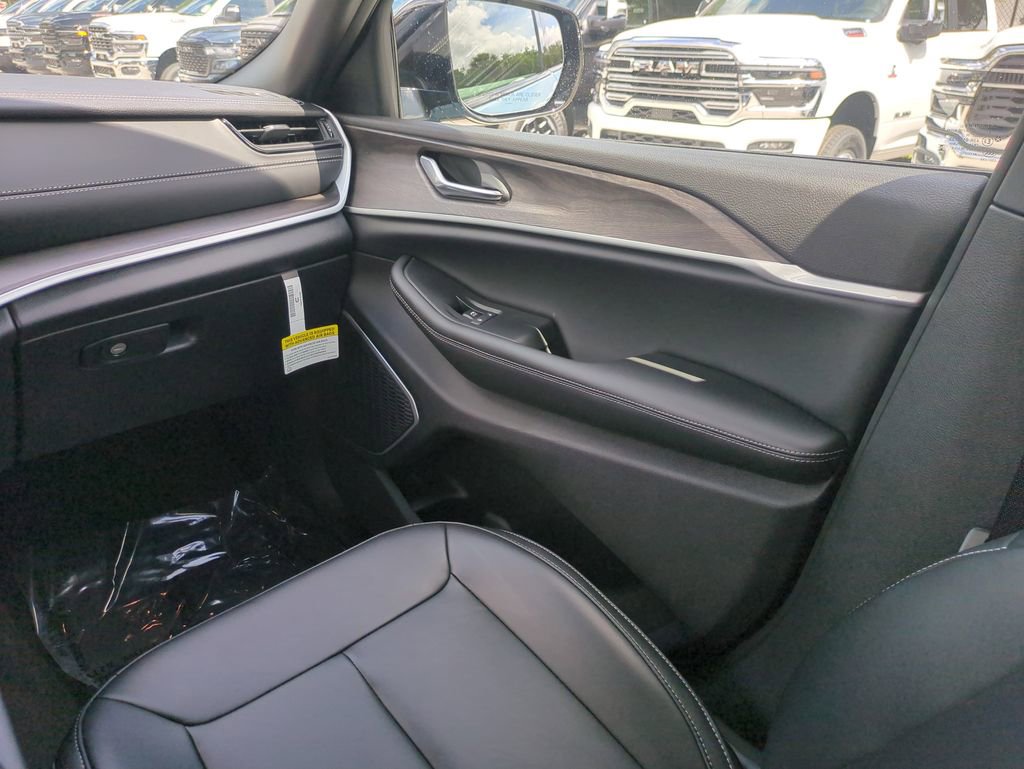 New 2026 Jeep Grand Cherokee L Limited RWD image 18