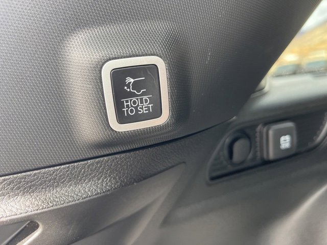 Used 2024 Jeep Grand Cherokee Limited image 12