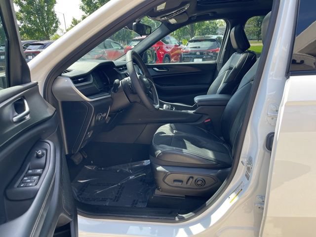 Used 2025 Jeep Grand Cherokee L Altitude AWD/4WD image 9