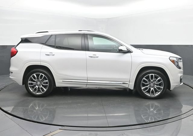 Used 2023 GMC Terrain Denali w/ LPO, Floor Liner Package AWD/4WD image 6