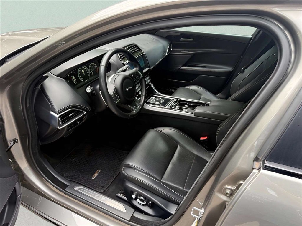 Used 2019 Jaguar XE S RWD image 20