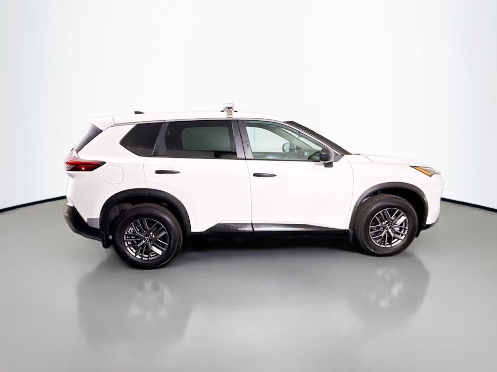 Used 2022 Nissan Rogue S AWD/4WD image 11