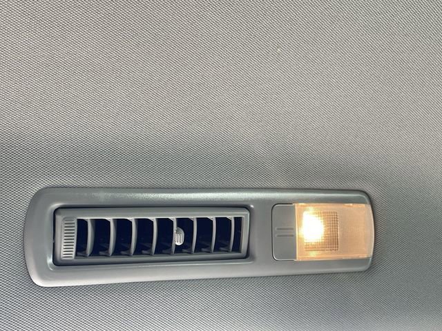 Used 2019 Toyota Highlander Plus FWD image 19