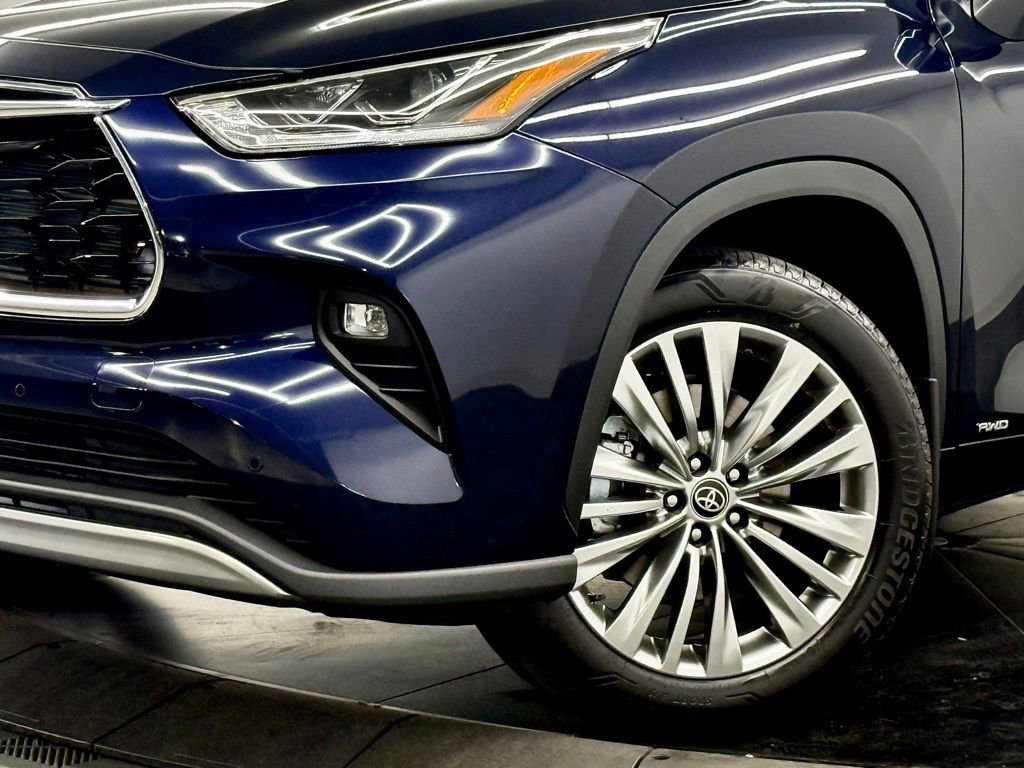 Used 2026 Toyota Highlander Platinum image 4
