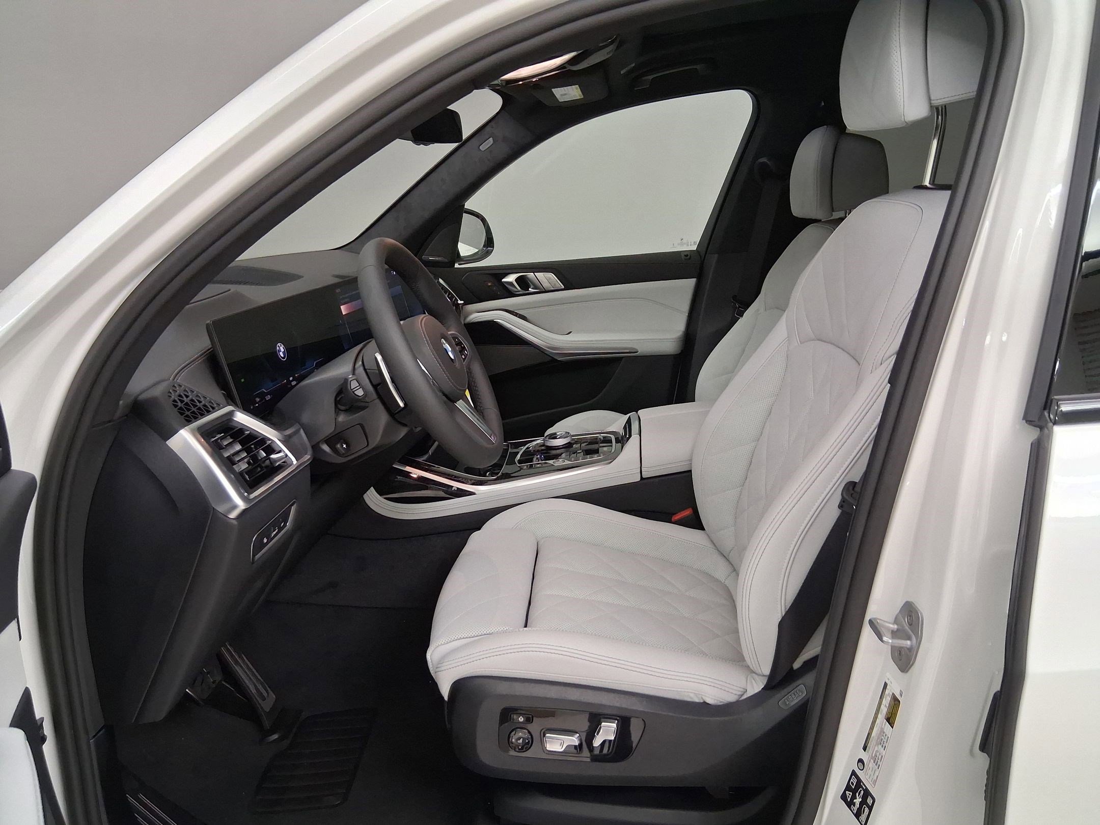 New 2027 BMW X7 xDrive40i AWD/4WD image 3