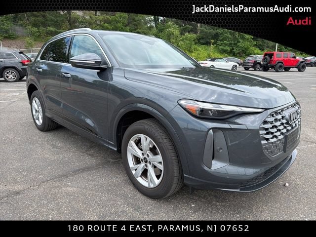 Used 2025 Audi Q5 Premium w/ Convenience Package AWD/4WD image 3