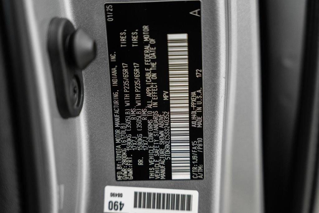 Used 2025 Toyota Sienna LE FWD image 37