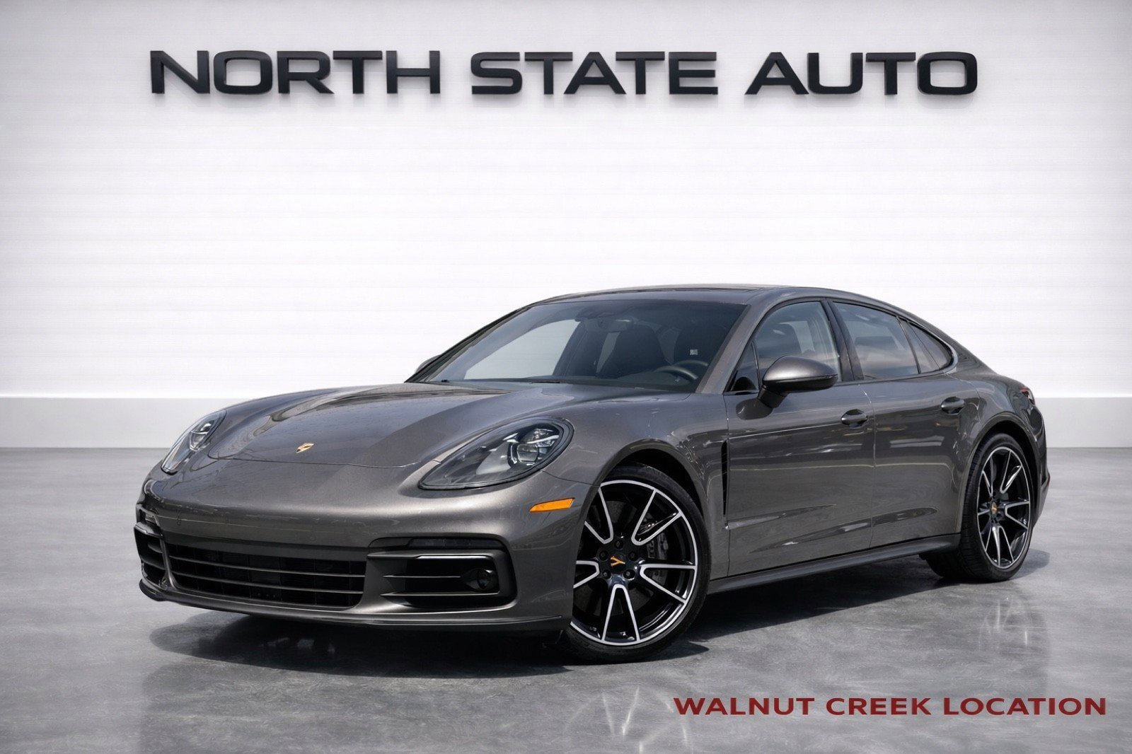 Used 2018 Porsche Panamera 4 AWD/4WD image 1
