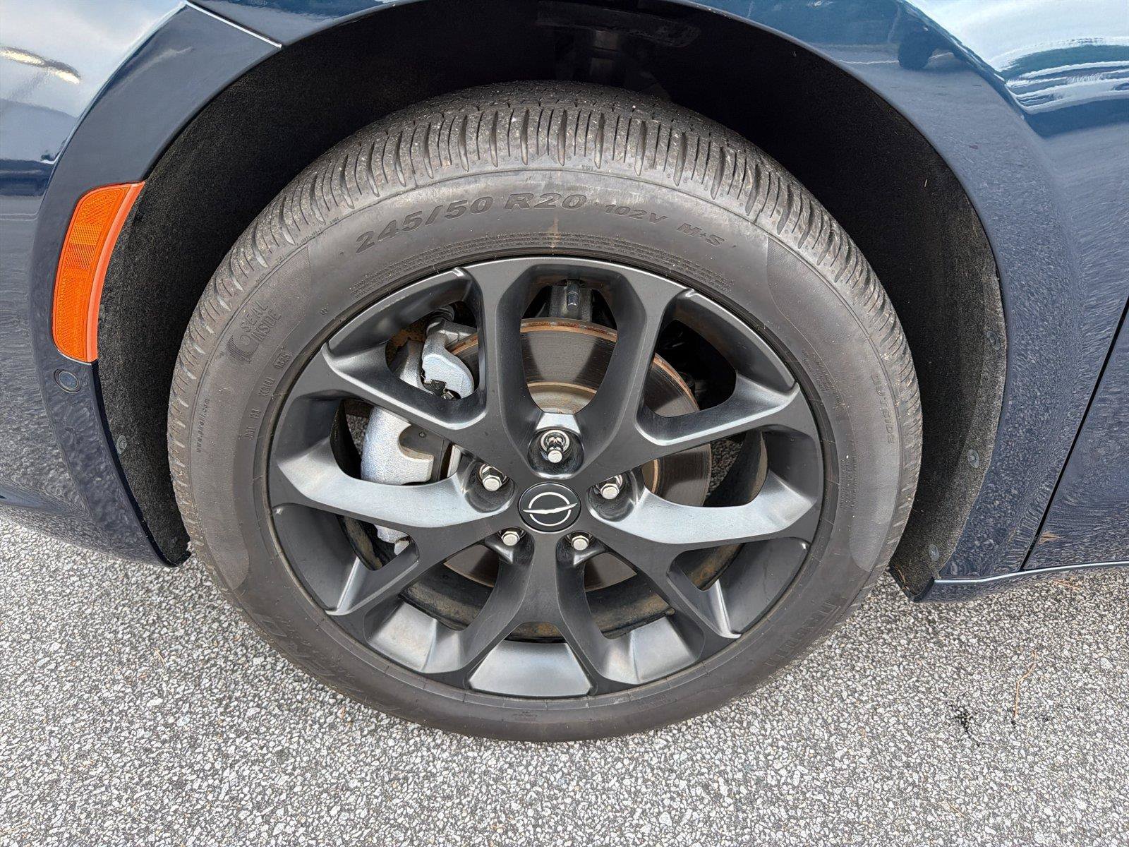 Used 2025 Chrysler Pacifica Limited AWD/4WD image 10