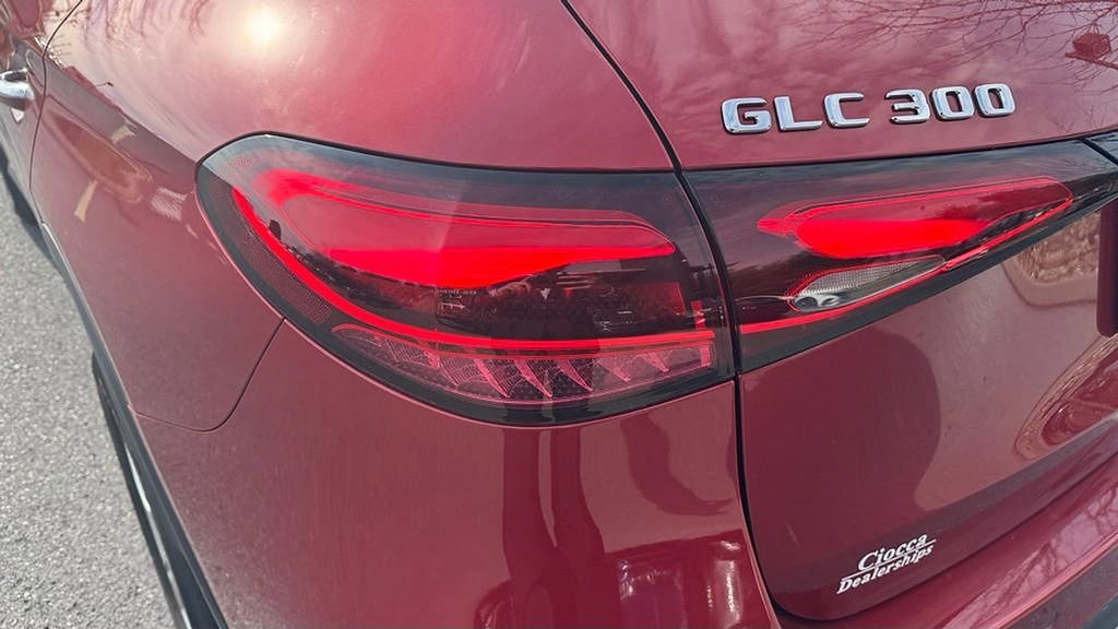 Used 2023 Mercedes-Benz GLC 300 4MATIC image 11