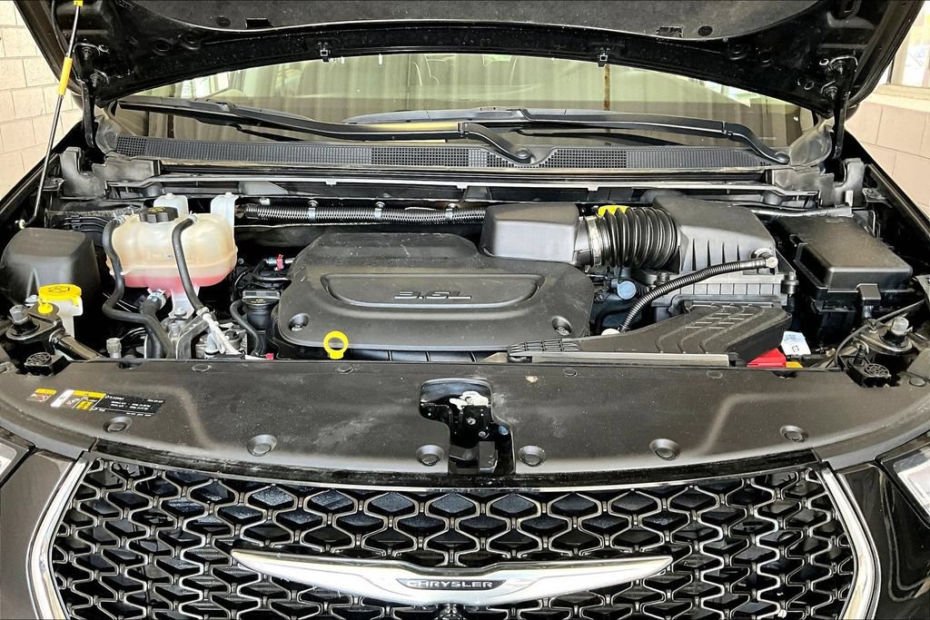 Used 2024 Chrysler Pacifica Touring-L FWD image 30