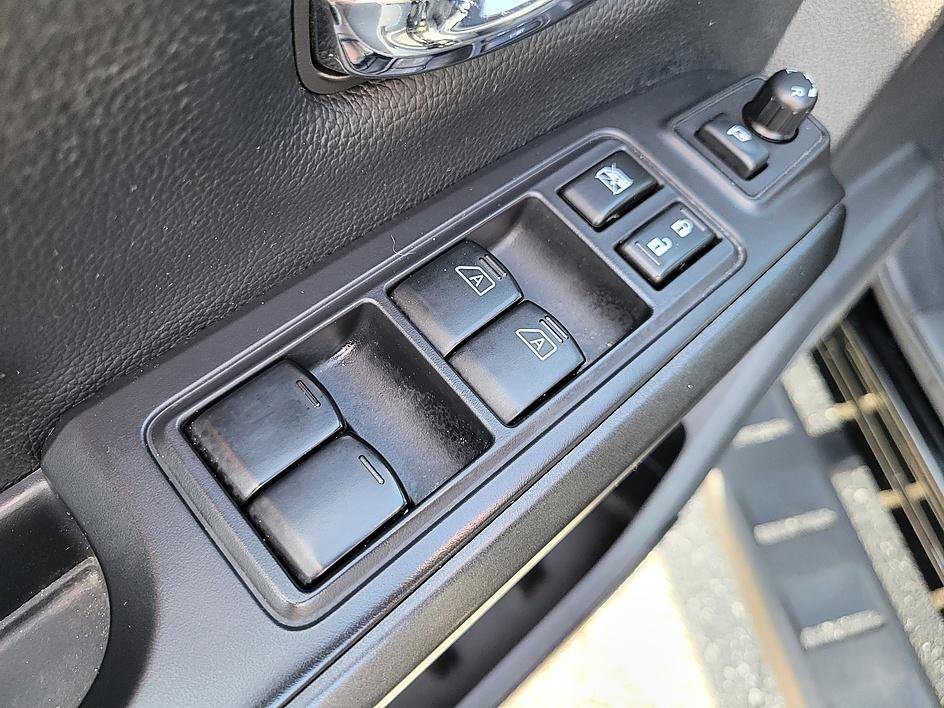 Used 2021 Nissan Titan PRO-4X w/ Pro-4x Convenience Package image 9