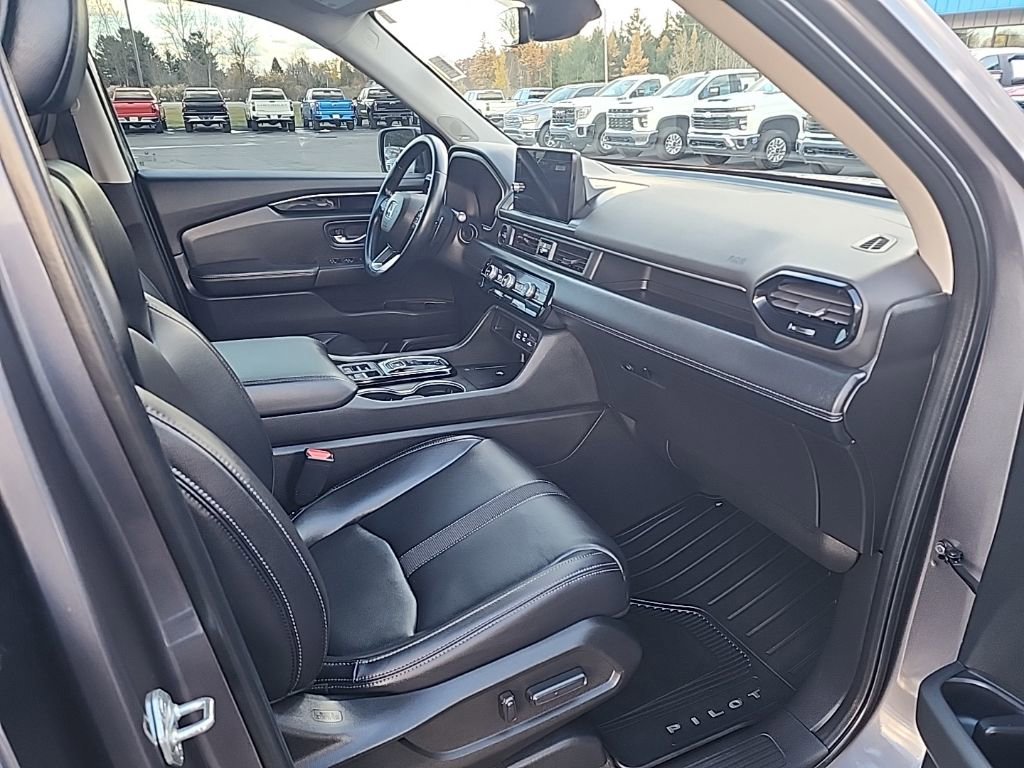 Used 2023 Honda Pilot Touring image 13
