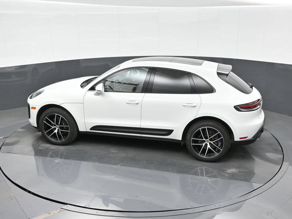 Certified 2023 Porsche Macan AWD/4WD image 27
