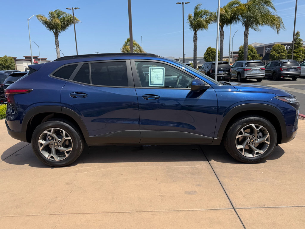 Used 2024 Chevrolet Trax LT w/ Driver Confidence Package FWD image 4