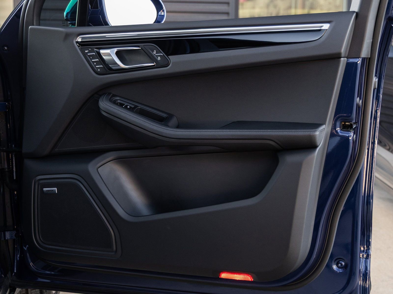 Certified 2025 Porsche Macan image 41