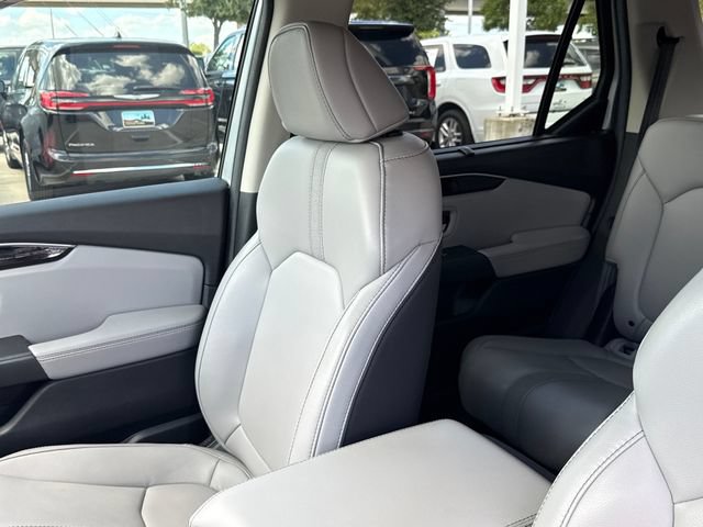 Used 2025 Honda Pilot Touring image 14
