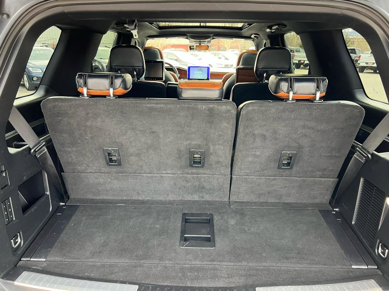 Used 2019 Lincoln Navigator Reserve image 16