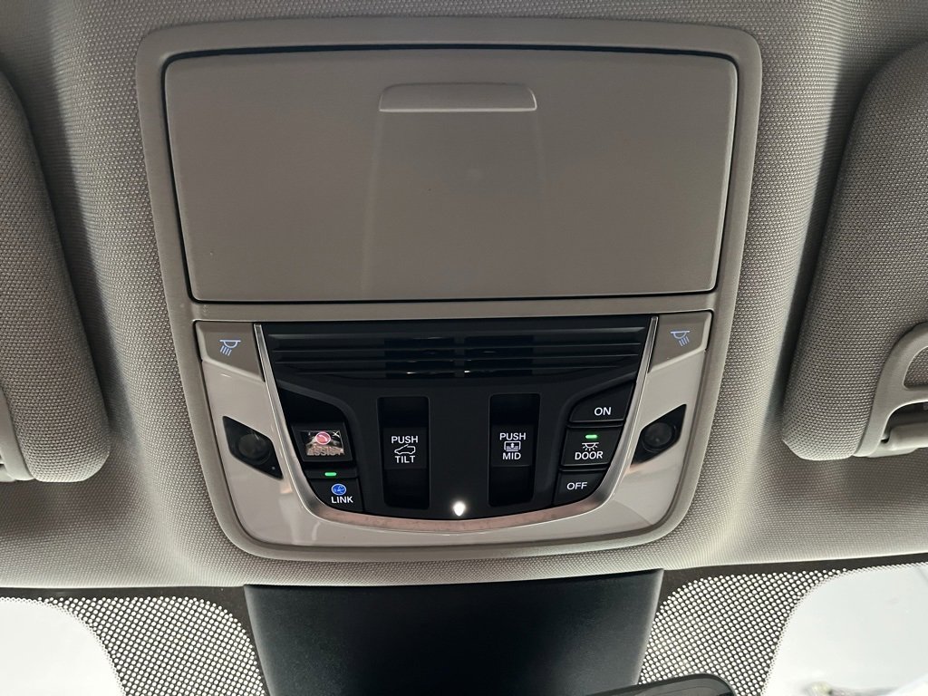 Certified 2023 Acura MDX SH-AWD w/ Technology Package image 9