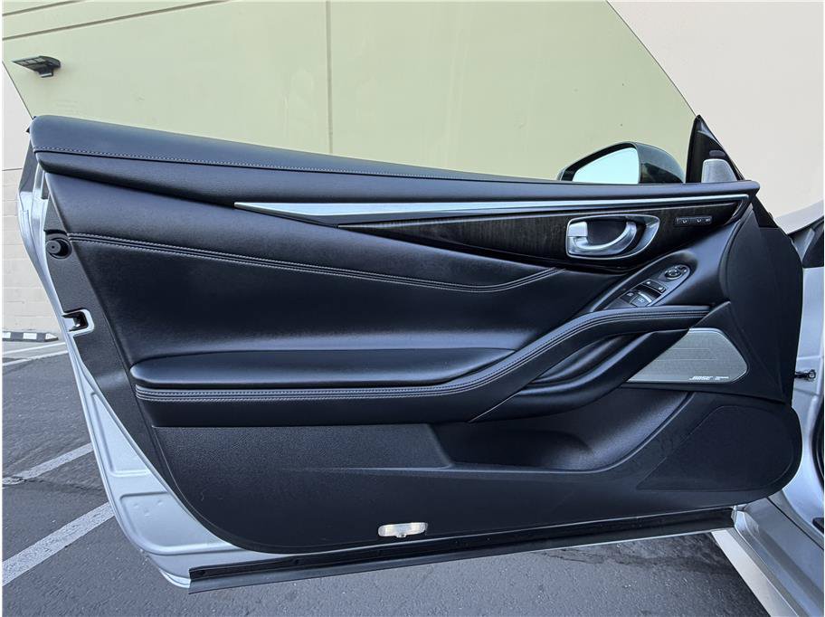 Used 2017 INFINITI Q60 3.0t w/ Premium Plus Package 3.0T RWD image 8