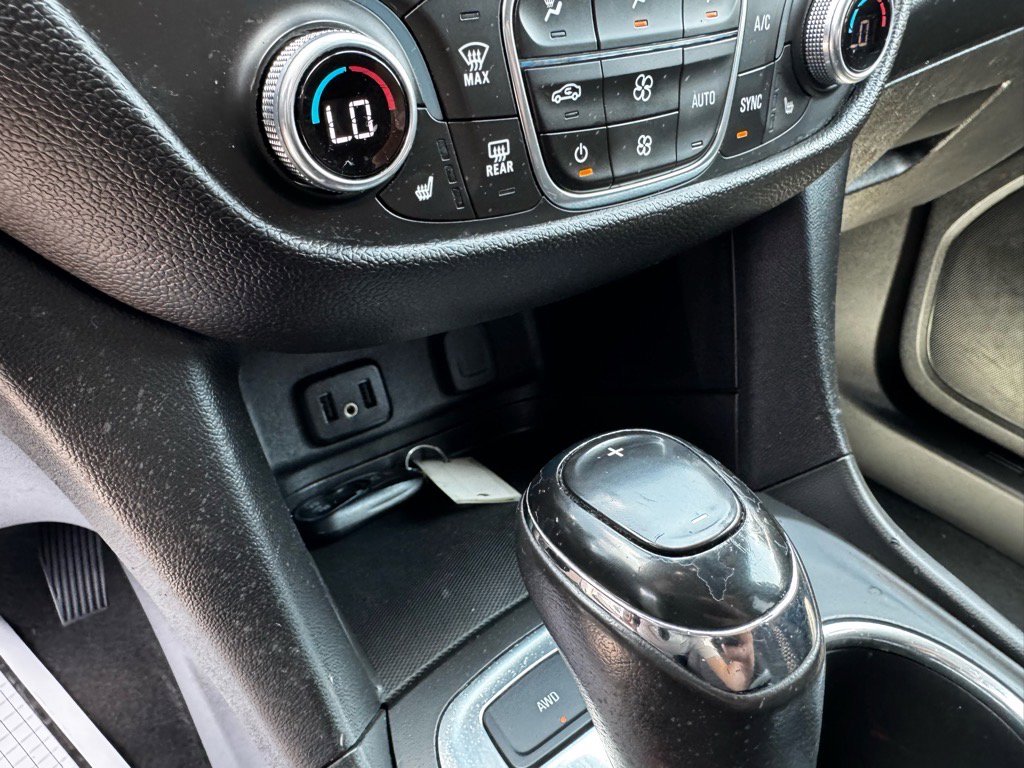 Used 2018 Chevrolet Equinox LT w/ Sun & Infotainment Package image 22