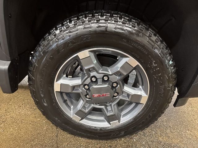 Used 2026 GMC Sierra 2500 SLE w/ SLE Value Package; AWD/4WD image 9