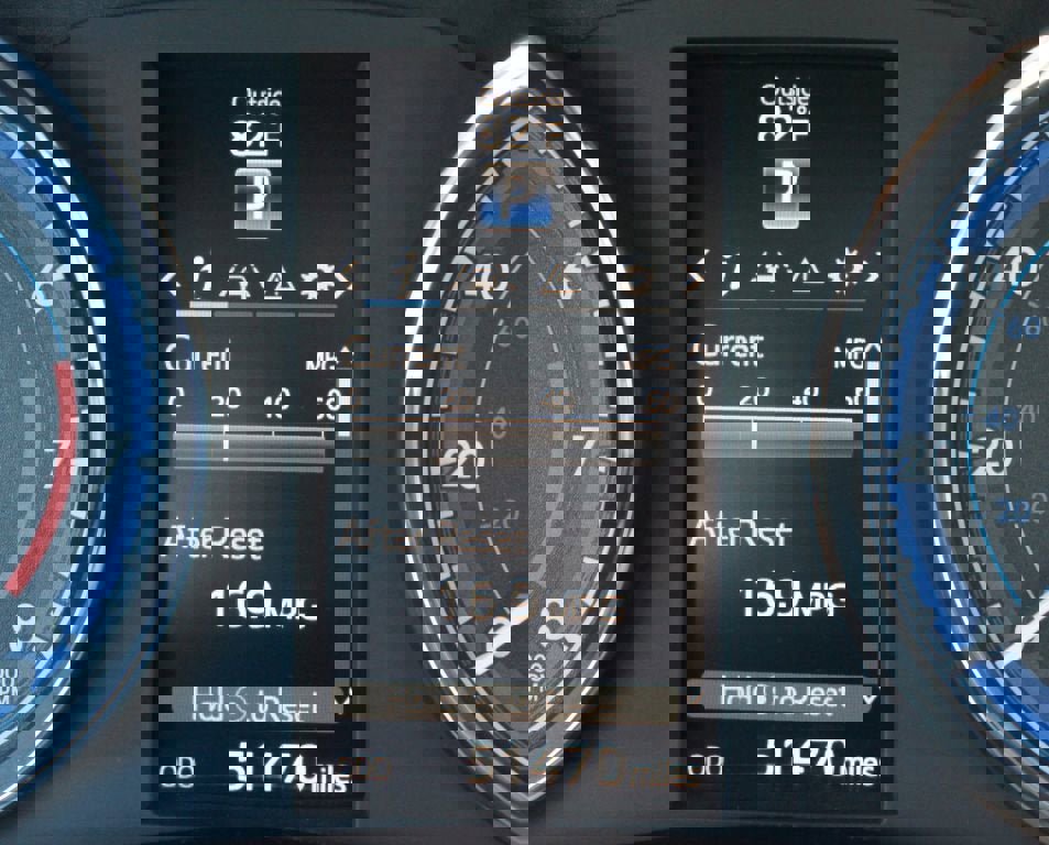 Used 2018 Toyota Corolla SE FWD image 4