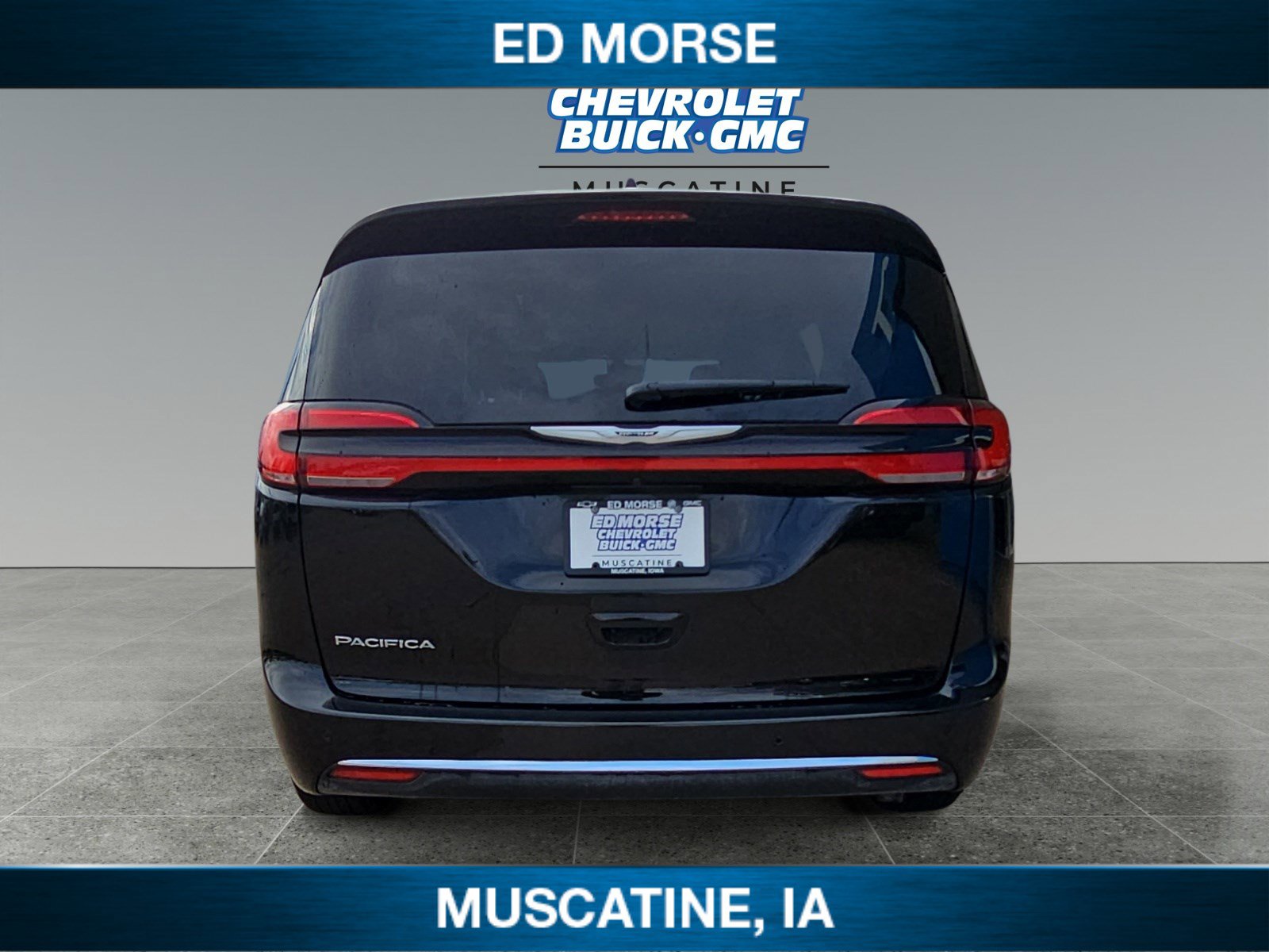 Used 2024 Chrysler Pacifica Touring-L image 4