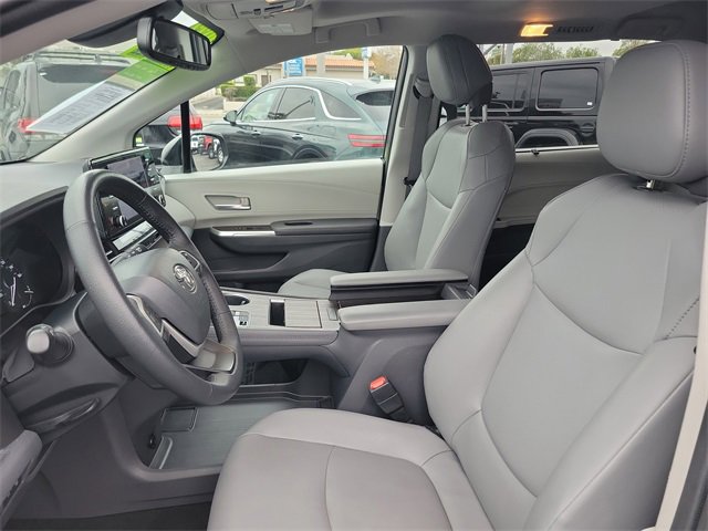 Used 2022 Toyota Sienna XLE image 17