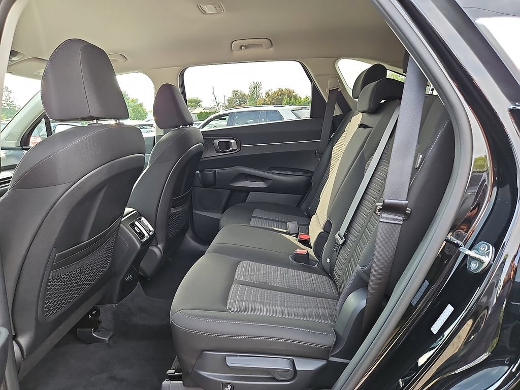 Certified 2026 Kia Sorento LX FWD image 12