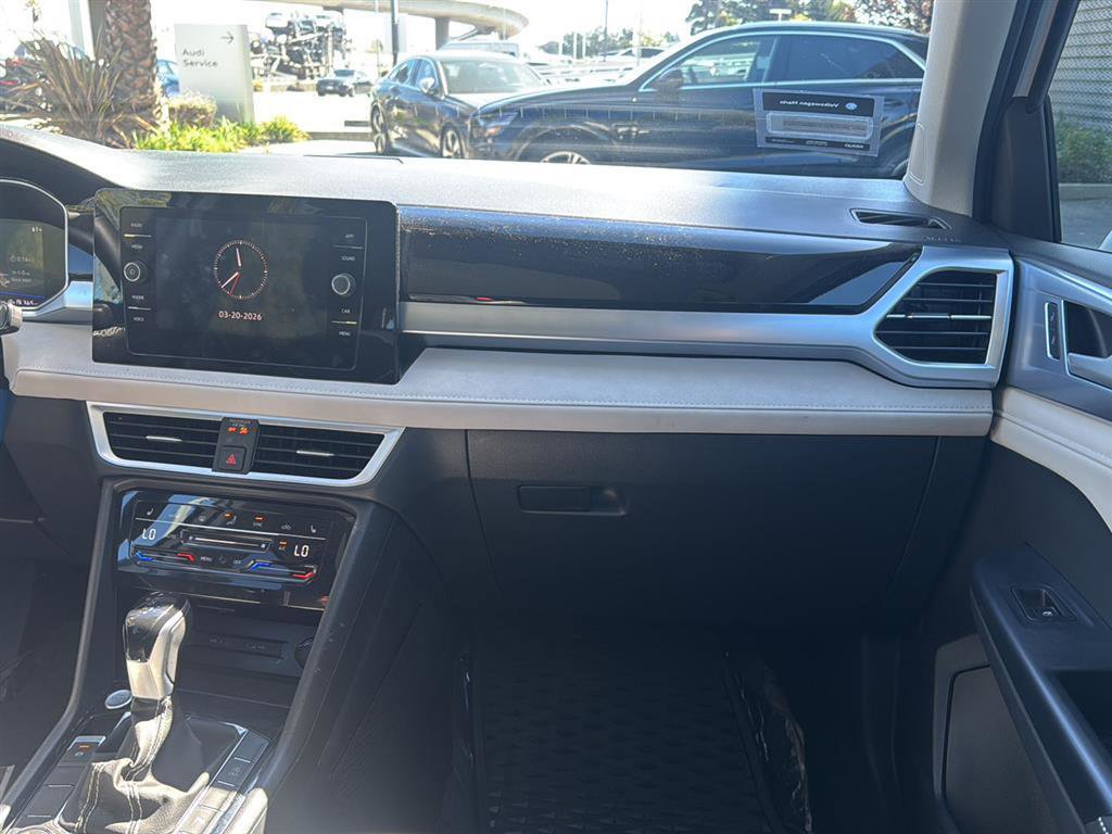 Used 2025 Volkswagen Taos SE w/ Panoramic Sunroof Package image 11