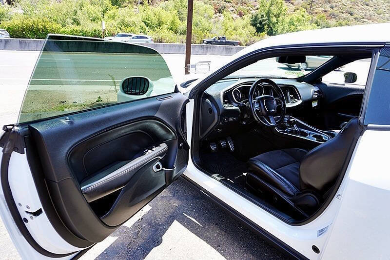 Used 2015 Dodge Challenger R/T Scat Pack w/ Scat Pack Appearance Package RWD image 40