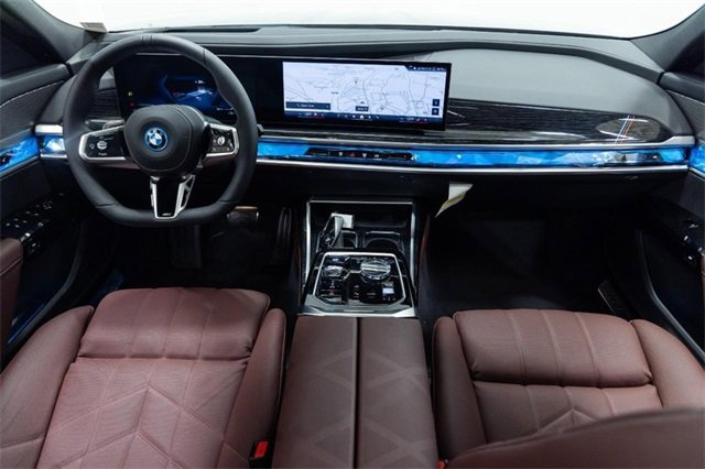 Used 2025 BMW i7 xDrive60 w/ Executive Package image 25