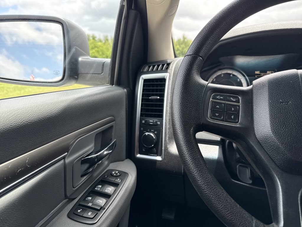 Used 2017 RAM 1500 Classic SLT RWD image 16