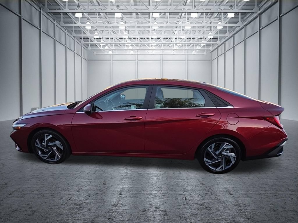 Used 2025 Hyundai Elantra Limited FWD image 4